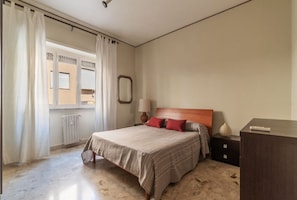 2 bedrooms, WiFi, bed sheets