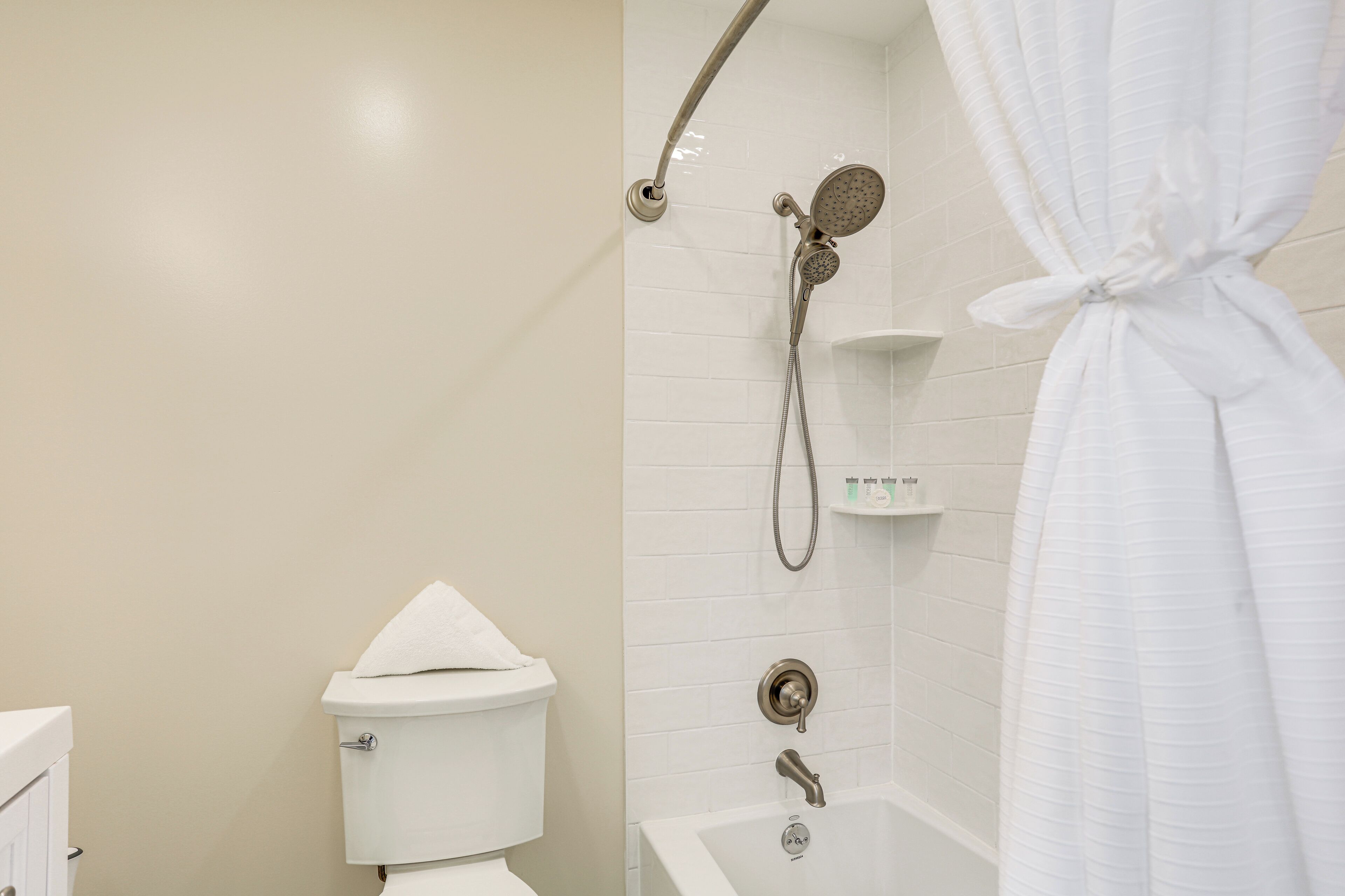 Full Bathroom | 2nd Floor