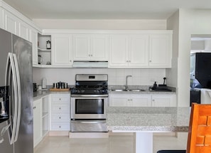 Apartment, 2 Bedrooms, Accessible, Smoking | Private kitchen