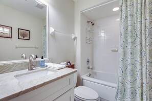 A bathroom with a sink, toilet, and bathtub. - Holmes Beach Condo Near Anna Maria: Pool Access! (Holmes Beach)
