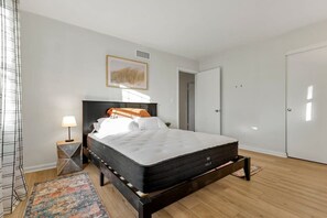 4 bedrooms, desk, iron/ironing board, WiFi