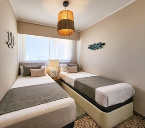 3 bedrooms, iron/ironing board, bed sheets