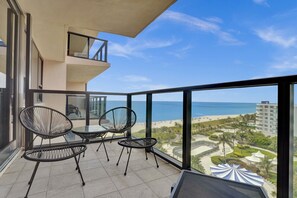 Terrace/patio - Stunning Ocean View Beach Retreat / 1205 (Miami Beach)