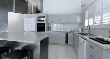 1 Hilltop Parade Qunaba