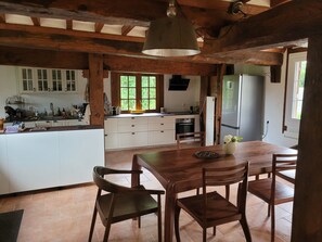 Dining - Maison de Campagne, à 2 min de Beuvron en Auge ou le Sommeil est Réparateur!!! (Gerrots)