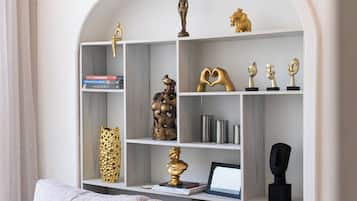 Smart TV, libri, impianto stereo