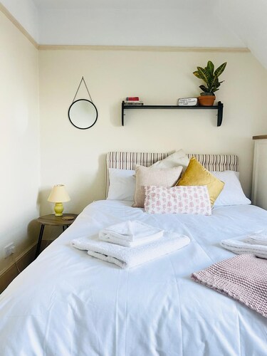 Homely Apartment in Minehead, Private Parking