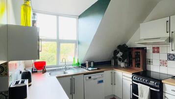 Réfrigérateur, four, plaque de cuisson, lave-vaisselle