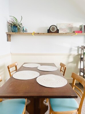 Dining - Homely Apartment in Minehead, Private Parking (Minehead)