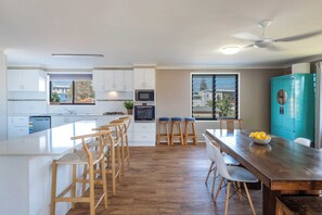 Dining - Blue House on Pippi - Oceanstays - Pet Friendly (Yamba)