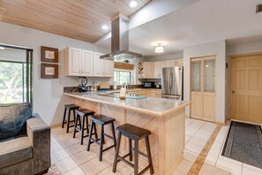 Refrigerador, microondas, lavavajillas, cafetera/tetera