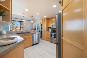Fridge, microwave, oven, stovetop - Palm Valley CC Charm | Outdoor Dining on the Patio, Desert Fun, Fitness, Spa, Tennis & Pickle Ball (Palm Desert)