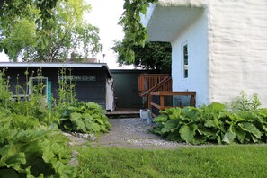 Property grounds - Snowhaus - 3-bedroom Downtown Urban Oasis (Anchorage)