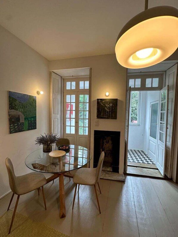 Dining - Oporto Downtown Garden Apartments by LuxiStay (Porto)