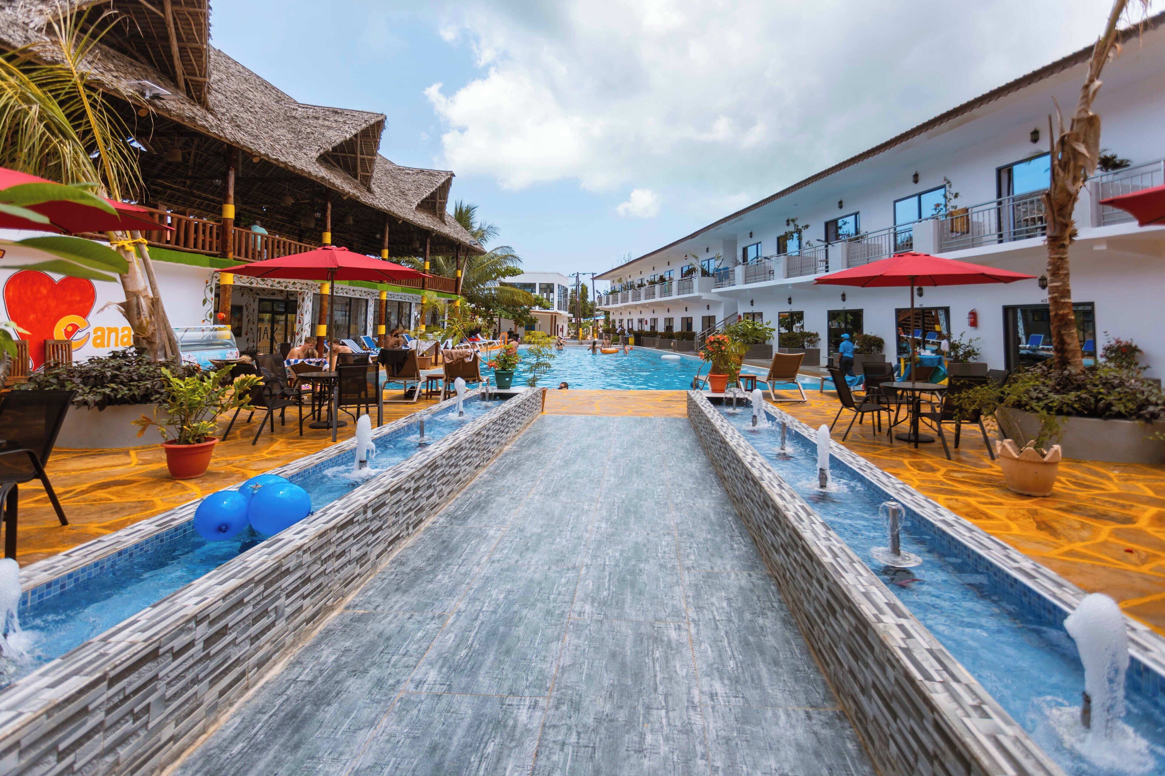 2 outdoor pools