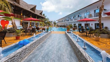 2 outdoor pools