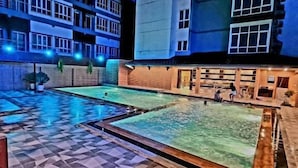 7 kolam renang outdoor
