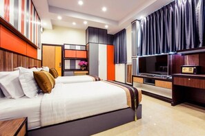 Desk, free WiFi - Grand Parazo Hotel Suvarnbhumi Airport (Bang Sao Thong)