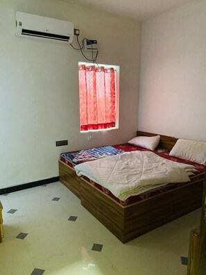 Desk - Hotel RajKamal (Shiv)