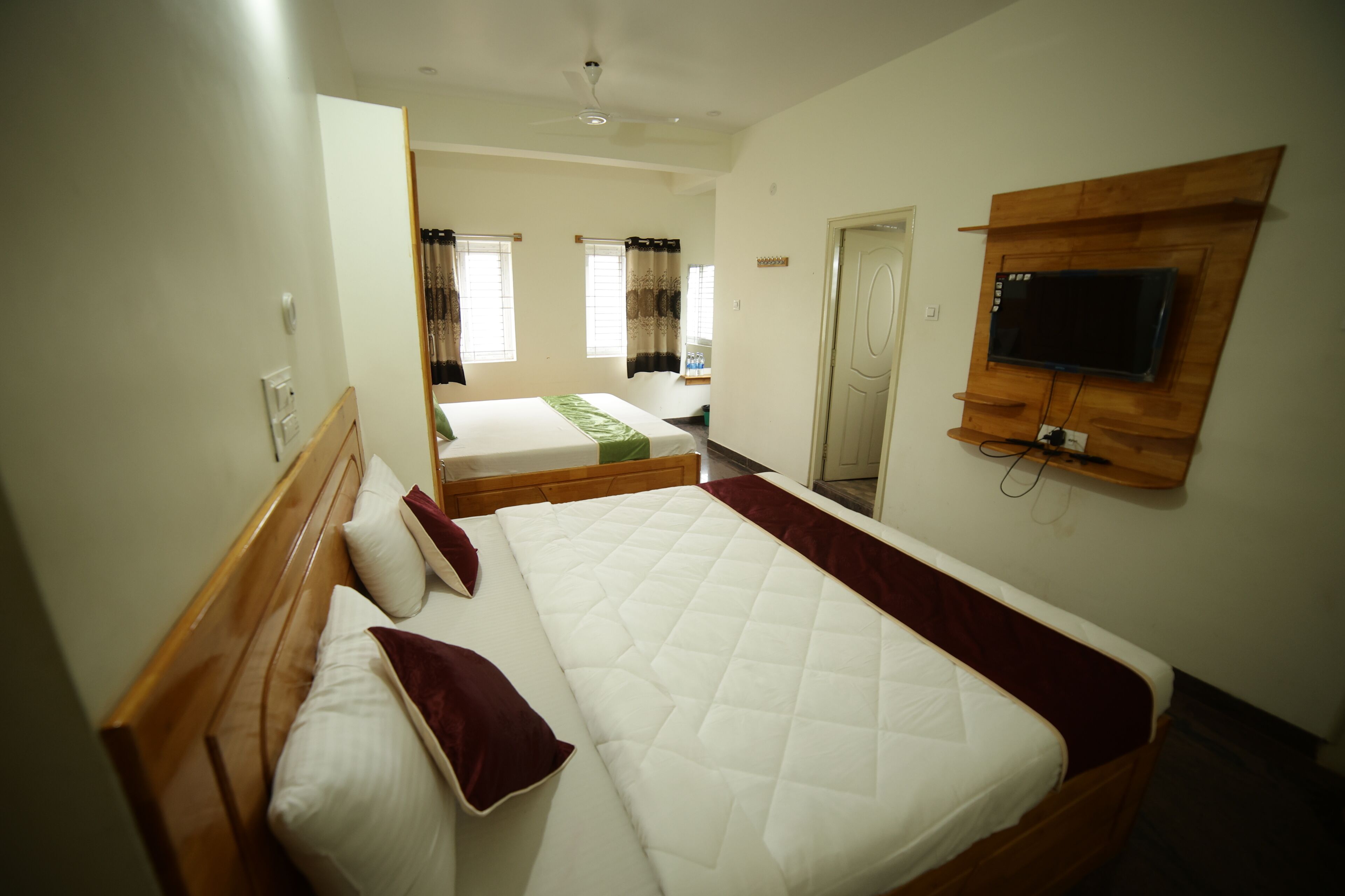 Family Room | Hypo-allergenic bedding, free WiFi, bed sheets