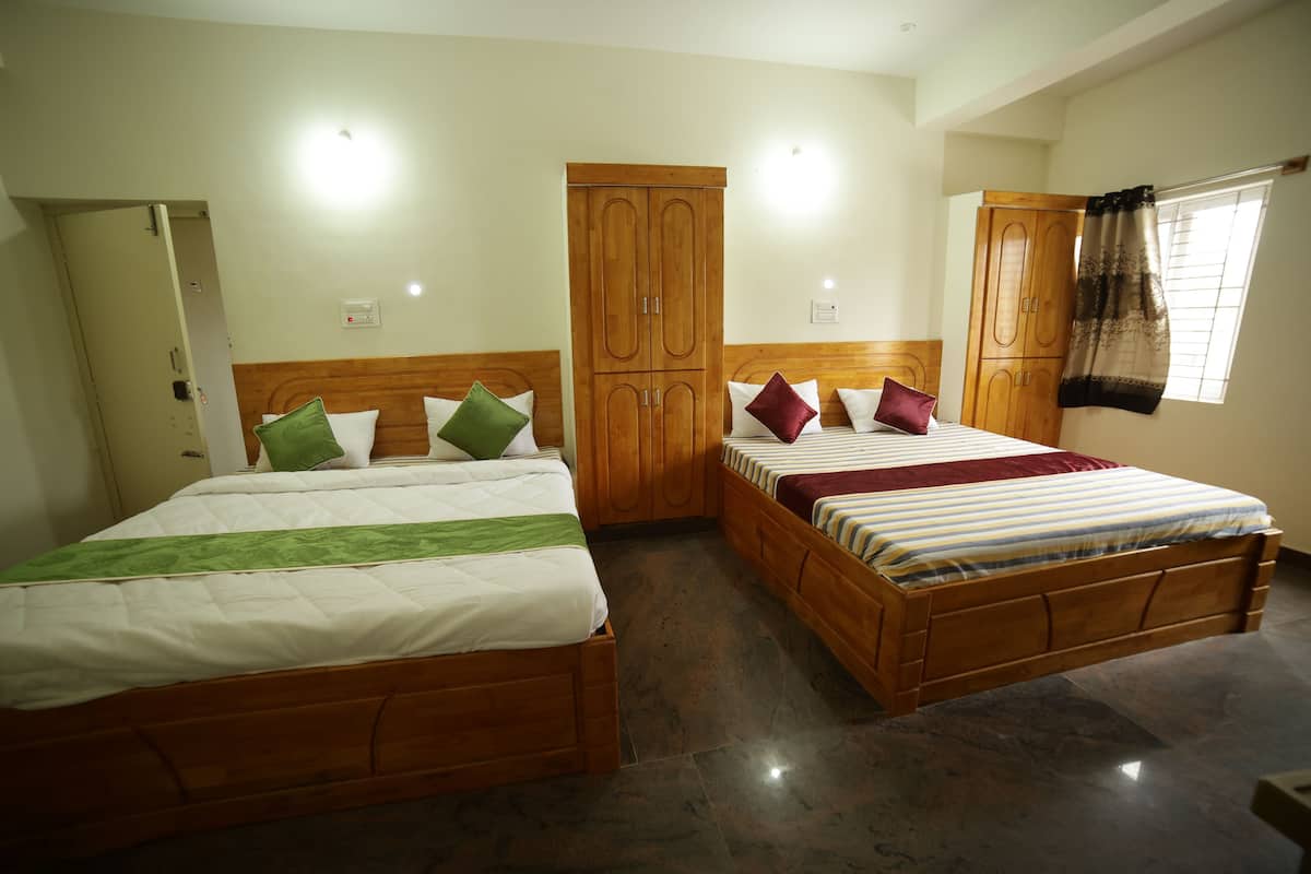 Family Room | Hypo-allergenic bedding, free WiFi, bed sheets