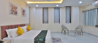 Hotel The Grand Radhey