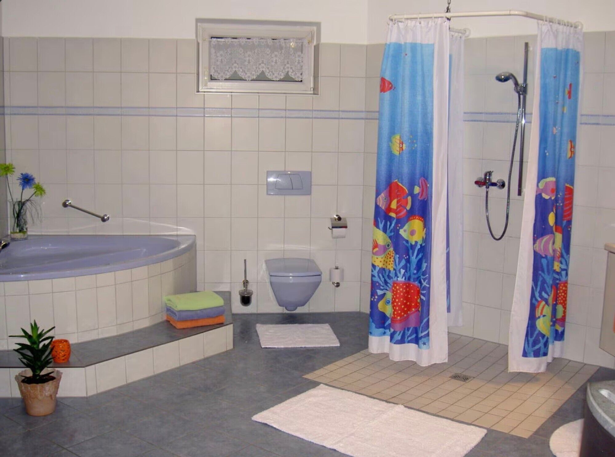 Een douche, een haardroger, handdoeken