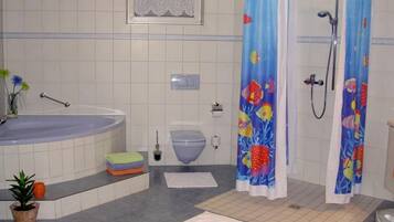 Een douche, een haardroger, handdoeken