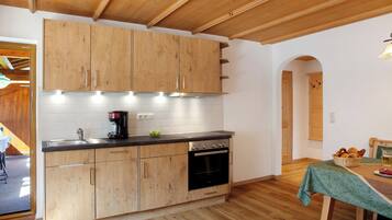 Kühlschrank, Ofen, Herdplatte, Geschirrspüler