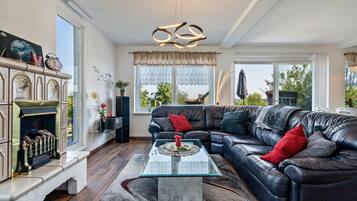 Fernseher, DVD-Player, Stereoanlage