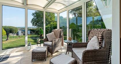 Holiday Home 'Bungalow Sebastian' with Private Terrace, Wi-Fi and Air Conditioning