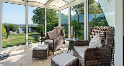 Holiday Home 'Bungalow Sebastian' with Private Terrace, Wi-Fi and Air Conditioning