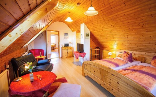 Ferienwohnung Susi" mit Bergblick, Balkon und Wi-Fi