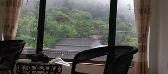 Beijing Sunshine Courtyard Farmhouse