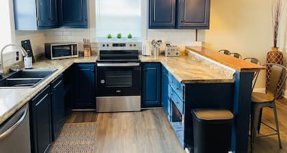 Cozy and Spacious 3-bedroom house in Marion with AC, WiFi, close to downtown.