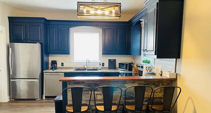 Cozy and Spacious 3-bedroom house in Marion with AC, WiFi, close to downtown.