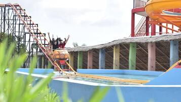 3 outdoor pools, pool umbrellas, lifeguards on site