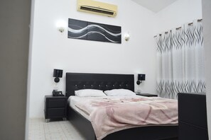 Chambre Deluxe double, vue sur le jardin | Bureau, espace de travail pour ordinateurs portables