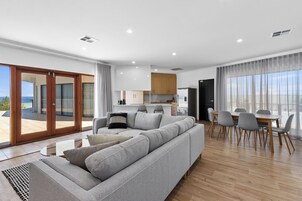 Superior Apartment | Soundproofing, iron/ironing board, free WiFi