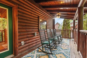 Signature huisje, 2 slaapkamers, balkon, uitzicht op gebergte | Uitzicht vanaf balkon