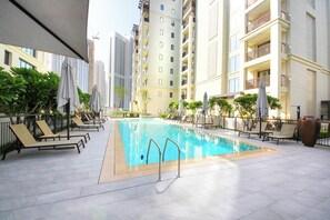 2 outdoor pools - Breeze Residence-Brand New Furnished 2BR (Dubai)