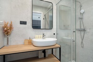 Studio, Kitchen | Bathroom - Central Poznań Studio by Noclegi Renters (Poznan)