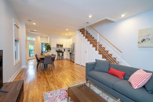 Modern 4BR Columbia Heights Gem Walk 2 Metro & Shops with Parking