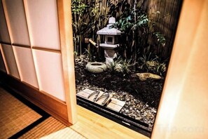 Unclassified image, 2 of 9, button - Kyomachiya Miss (Kyoto)