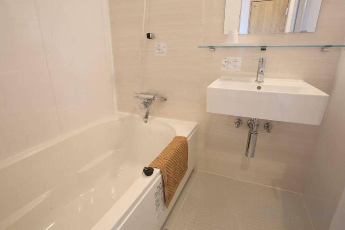 Bathroom | Hair dryer, towels, shampoo, toilet paper