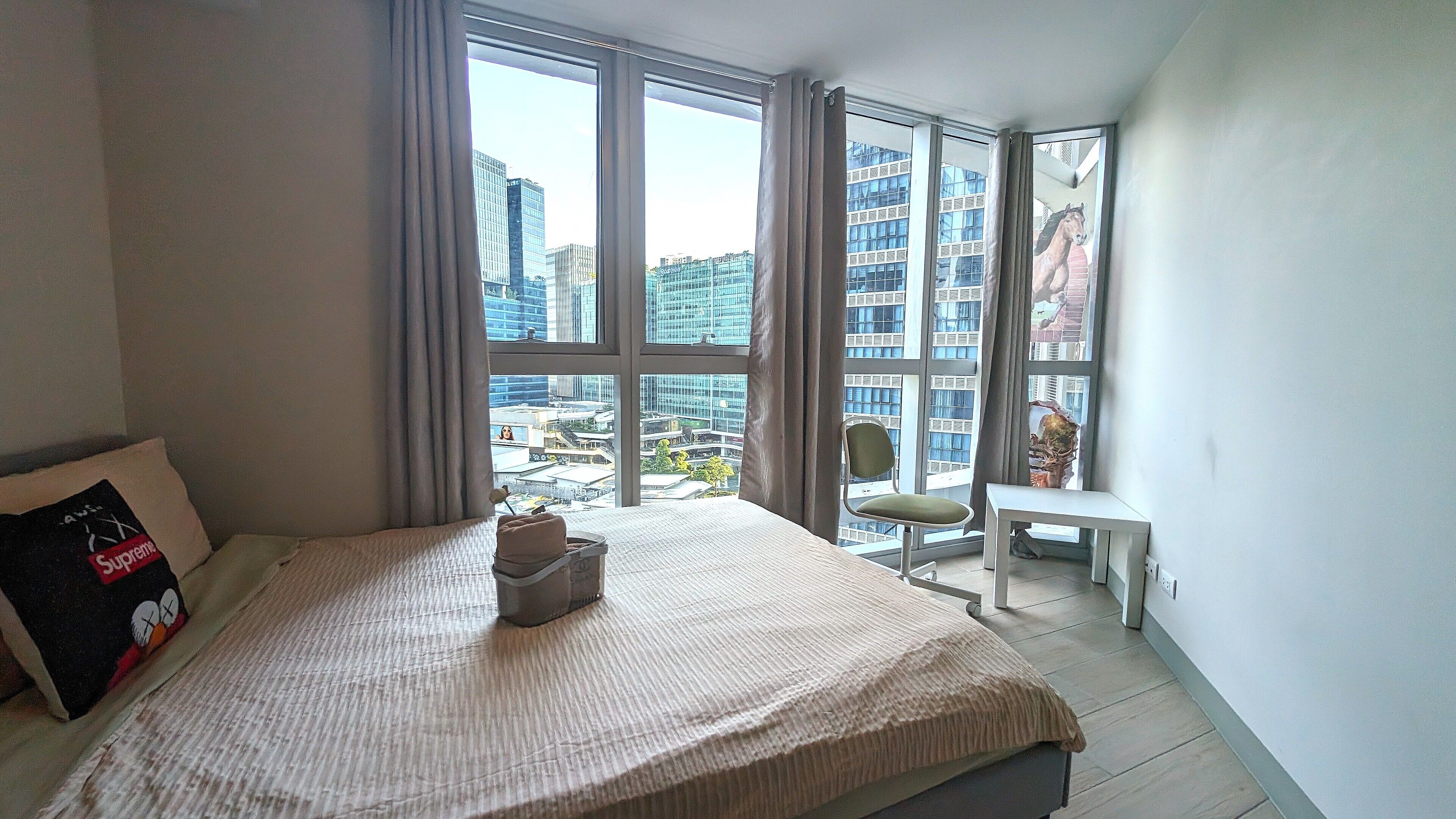 Egyptian cotton sheets, premium bedding, down comforters, pillowtop beds