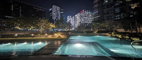 2 kolam renang outdoor