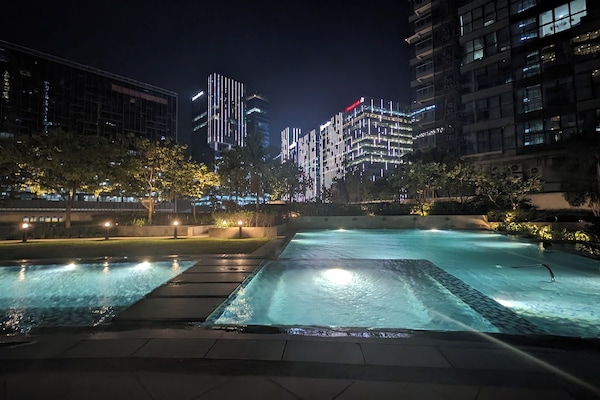2 hồ bơi ngoài trời