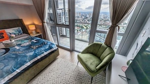Deluxe Family Suites | Egyptian cotton sheets, premium bedding, down comforters, pillowtop beds - EG PRIVATE HOUSE - SERVICE APARTMENT HOTEL (Taguig)