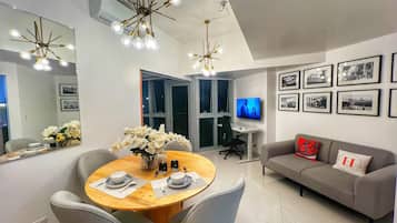 Superior Single Suite | Living area